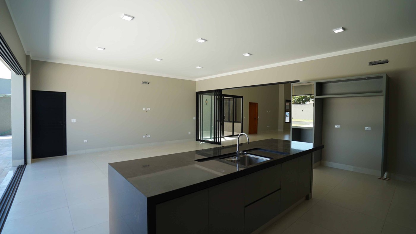 Casa à venda com 4 suítes no condomínio Gramado Park Residencial, Álvares Machado - SP