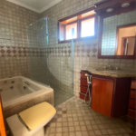 Casa à venda com 3 quartos, sendo 1 suíte, no condomínio Estância Marambaia, Vinhedo - SP
