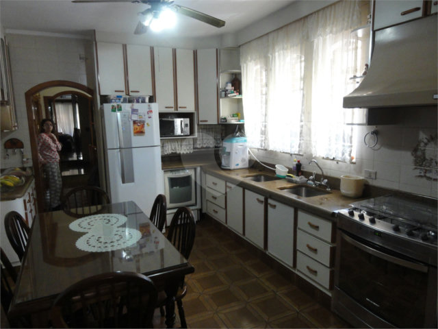 Sobrado à venda com 6 quartos, sendo 4 suítes,  em Tremembé, São Paulo, SP
