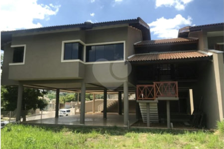 Casa à venda com 4 suítes em Nova Gardênia, Atibaia, SP