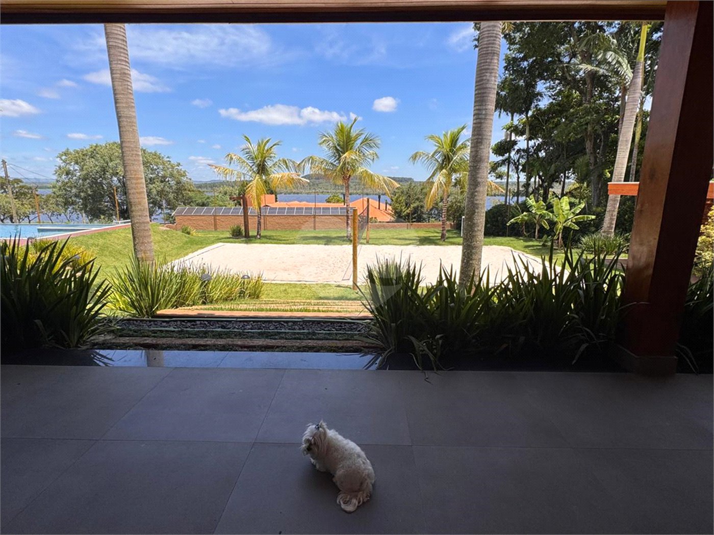 Casa à venda com 6 suítes no condomínio Vila Pinhal, Itirapina - SP