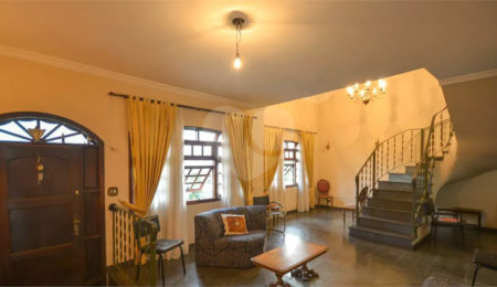 Casa à venda com 4 quartos, sendo 2 suítes,  em Vila Mariana, São Paulo, SP