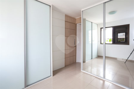 Cobertura Duplex com 96m2 em Moema - Venda e Locação - 02 Dorm Sendo 01 Suíte e 02 Vagas