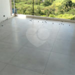 Casa à venda com 3 quartos, sendo 1 suíte,  no condomínio Residencial Club Entresseras, Santa Isabel - SP