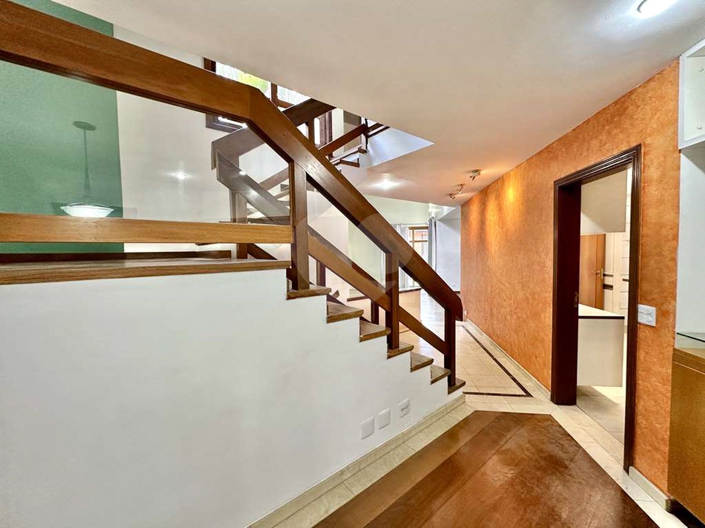 Casa à venda com 4 quartos, sendo 2 suítes,  no condomínio São Paulo Ii, Cotia - SP