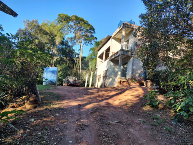 Sobrado à venda com 5 quartos, sendo 4 suítes,  em Serra da Cantareira, Mairiporã, SP