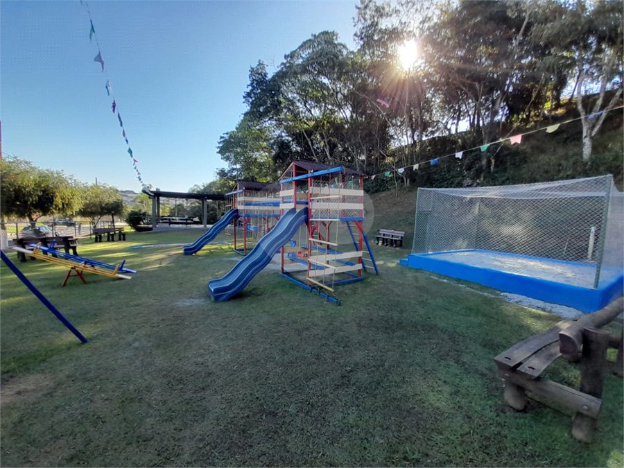 Casa à venda com 4 quartos, sendo 3 suítes, no condomínio Residencial Terras de Vinhedo, Vinhedo - SP