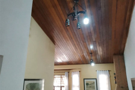 Casa à venda com 4 quartos, sendo 1 suíte, no condomínio Quinta da Cachoeira, Embu das Artes - SP