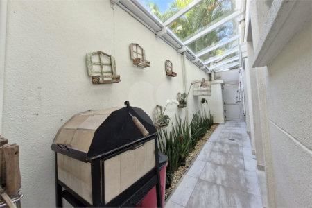Casa à venda com 4 quartos, sendo 3 suítes,  no condomínio Le Lis Vert Village, São Paulo - SP