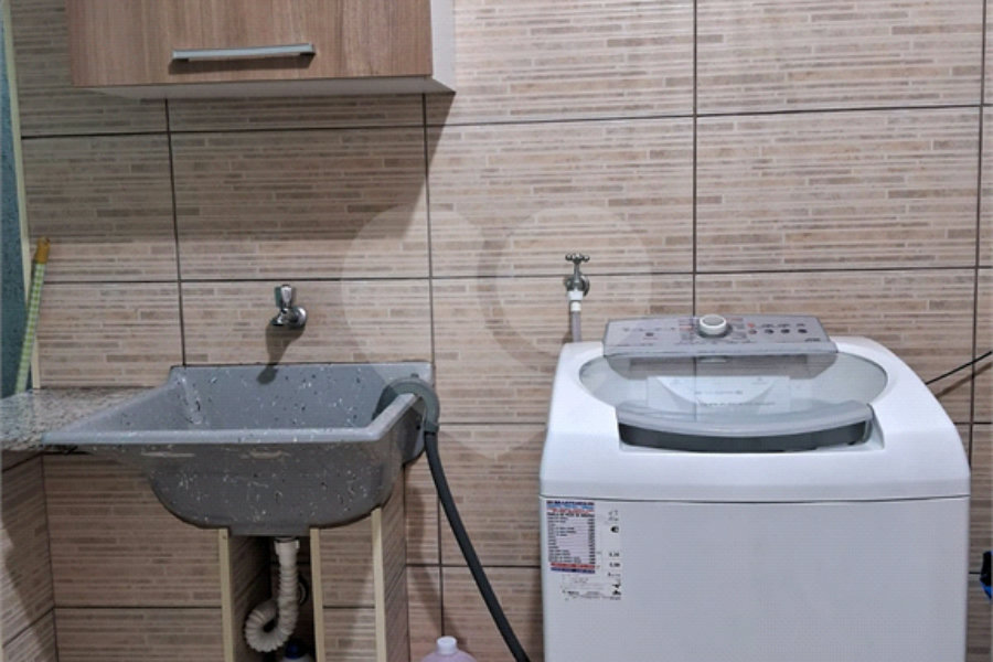 Sobrado à venda com 3 quartos, sendo 1 suíte, em Parque Gerassi, Santo André, SP
