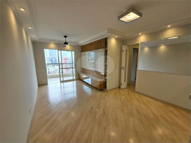 Apartamento à venda com 2 quartos, sendo 1 suíte,  em Granja Julieta, São Paulo, SP