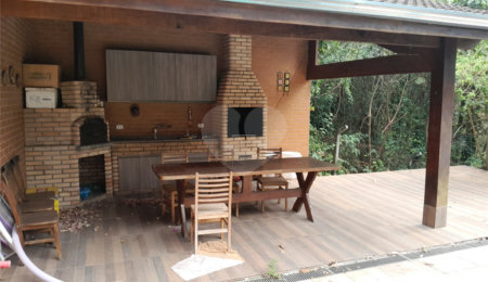 Casa Térrea à venda com 5 quartos, sendo 2 suítes,  em Roseira, Mairiporã, SP