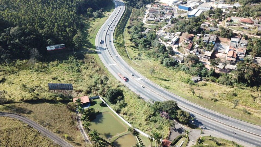 Chácara à venda com 4 quartos, sendo 1 suíte, em Luiz Fagundes, Mairiporã, SP