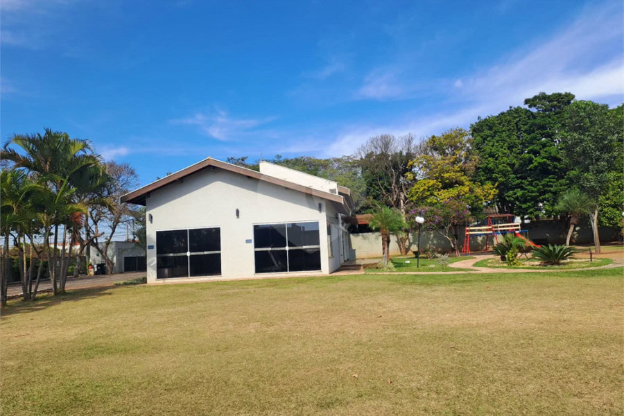 Linda Casa 3 dormitórios com piscina - R$ 950.000,00