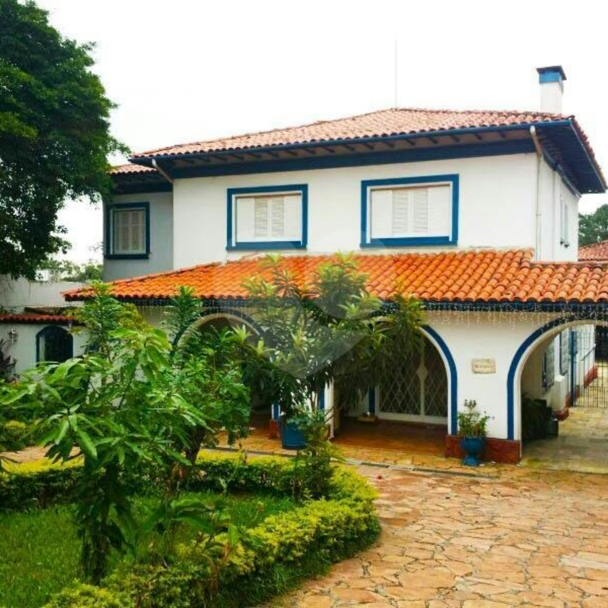 Casa à venda com 5 quartos, sendo 2 suítes, no condomínio Luís Romero Sanson, São Paulo - SP