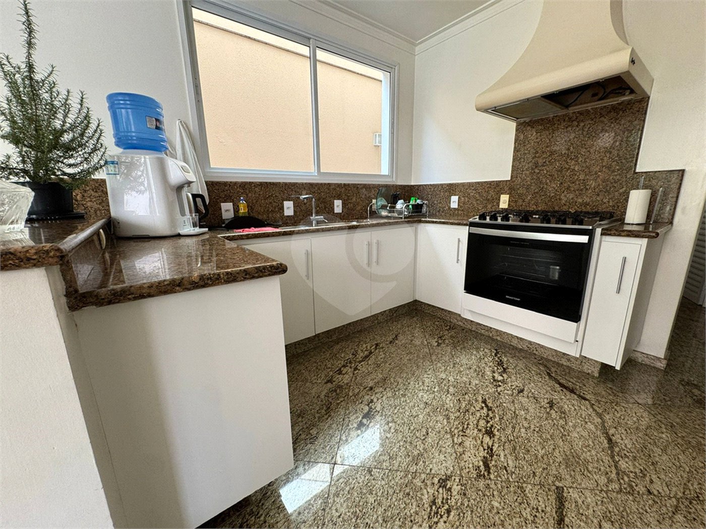 Casa à venda com 4 quartos, sendo 3 suítes,  no condomínio Village Vert, Sorocaba - SP