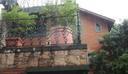 Casa à venda com 4 quartos, sendo 2 suítes,  em Aclimação, São Paulo, SP