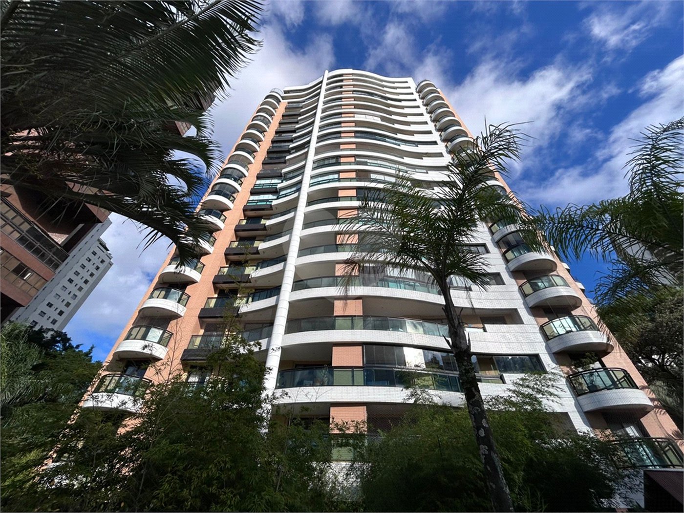 Apartamento à venda com 3 suítes em Vila Suzana, São Paulo, SP