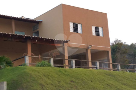 Chácara à venda com 3 quartos, sendo 1 suíte,  em Botujuru, Mogi das Cruzes, SP