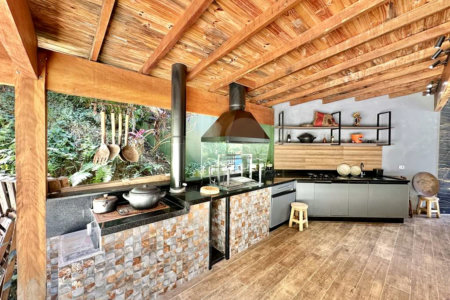 Casa à venda com 4 quartos, sendo 3 suítes, no condomínio Vilarejo, Carapicuíba - SP