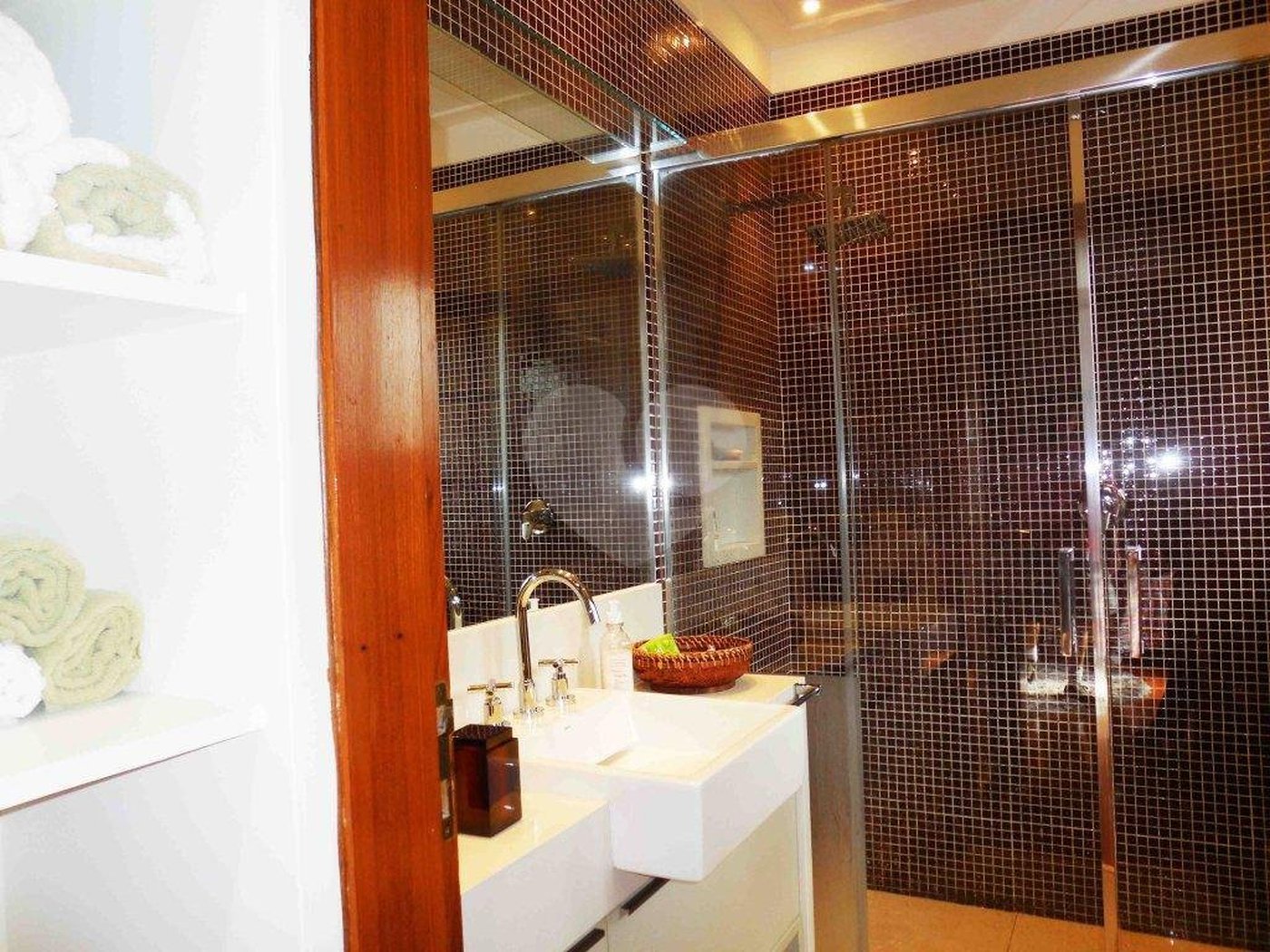 Casa à venda com 4 suítes no condomínio Vilaggio Monte Alegre, São Paulo - SP