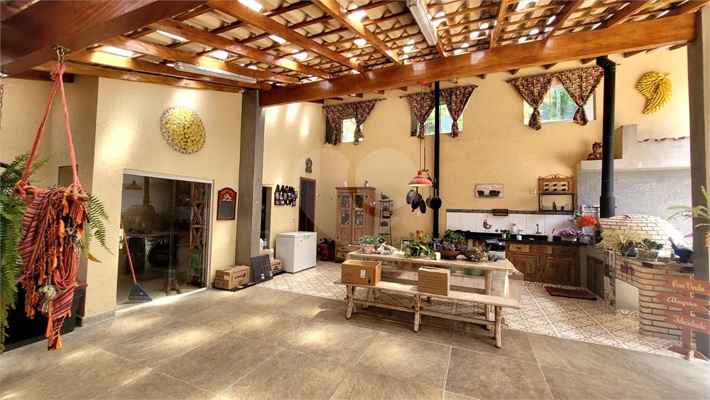 Casa à venda com 3 quartos, sendo 1 suíte, no condomínio Associação Reserva das Hortênsias, Mairiporã - SP
