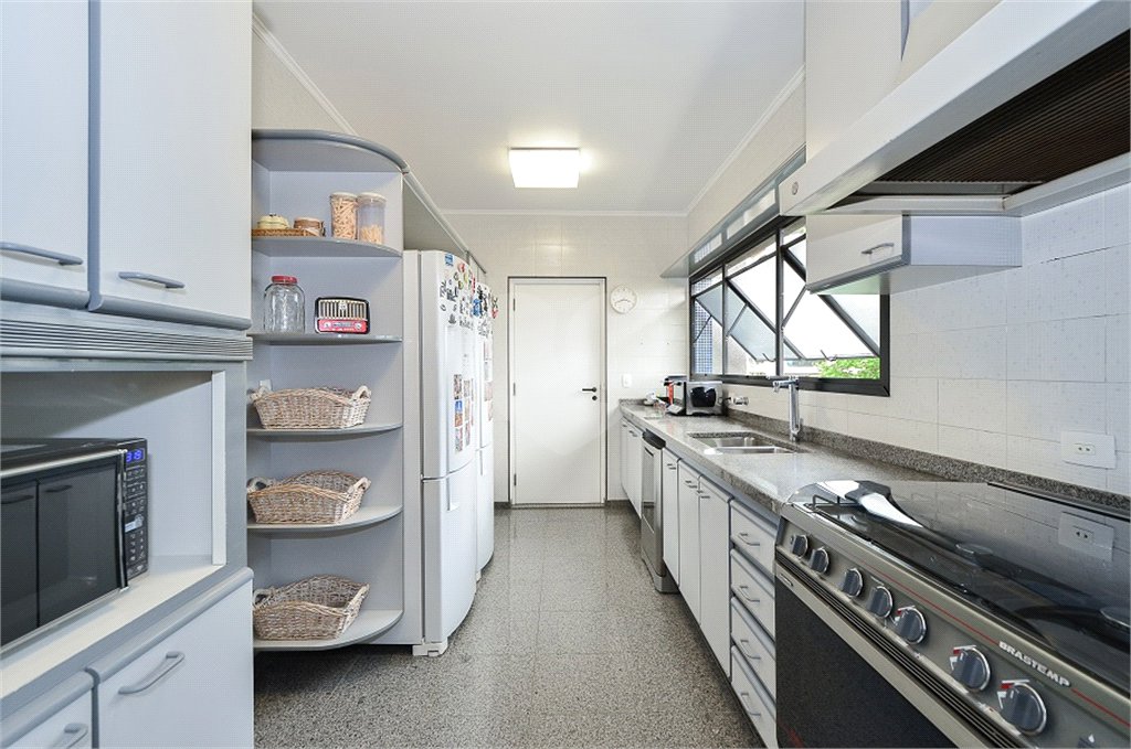 Imóvel de 226m² exclusivo com sala ampla 4 quartos, 2 suítes, 4 vagas Higienópolis