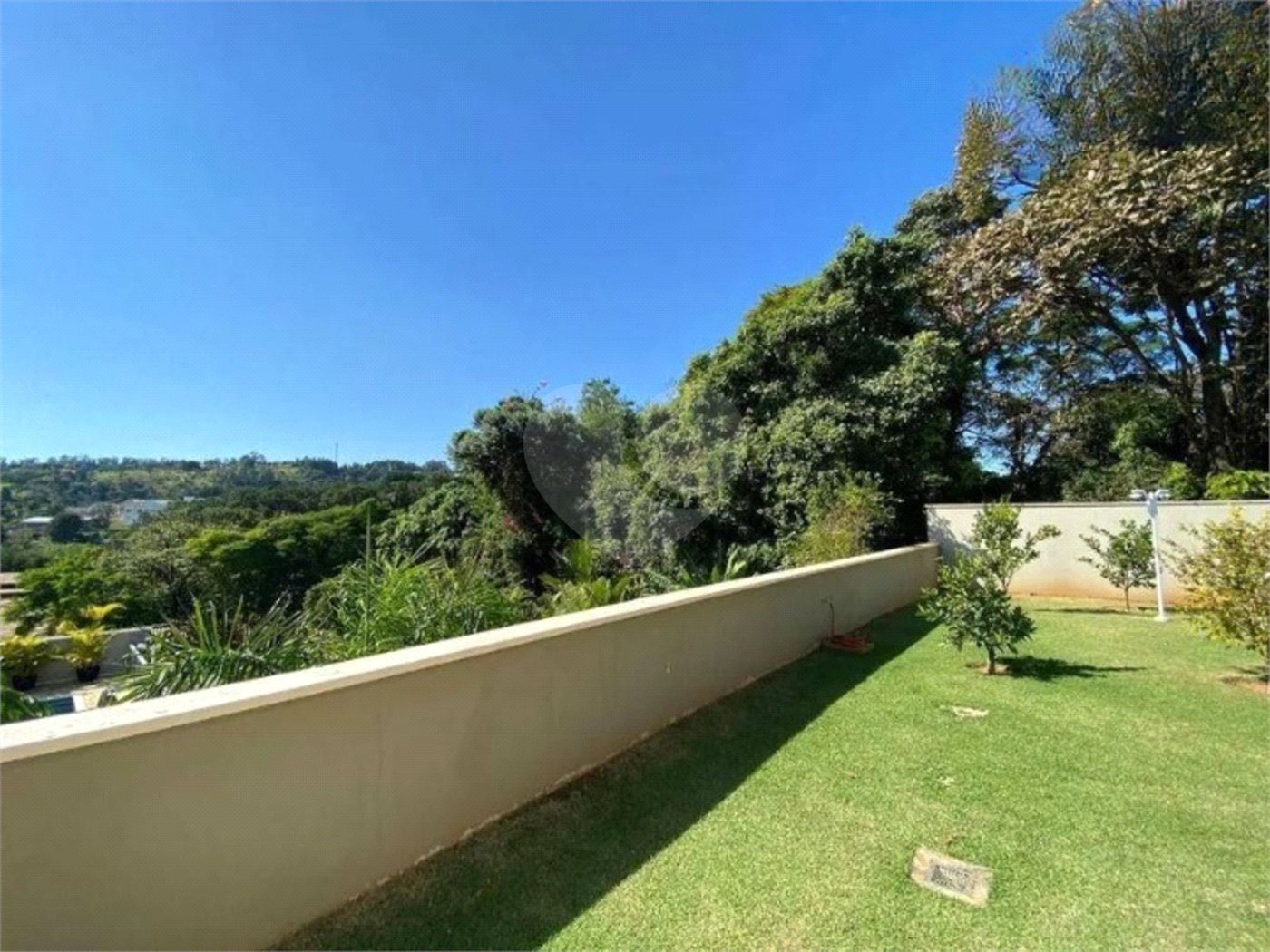 Casa à venda com 4 suítes no condomínio Ipê Velho, Vinhedo - SP