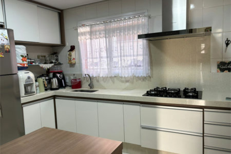 Casa à venda com 3 quartos, sendo 1 suíte, no condomínio Vila Nova Horizonte, Suzano - SP