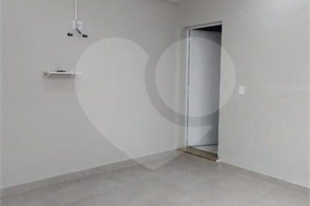Sobrado à venda com 3 quartos, sendo 1 suíte,  em Jardim Regis, São Paulo, SP