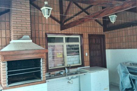 Sobrado à venda com 4 quartos, sendo 2 suítes, em Jardim Quisisana, Poços de Caldas, MG