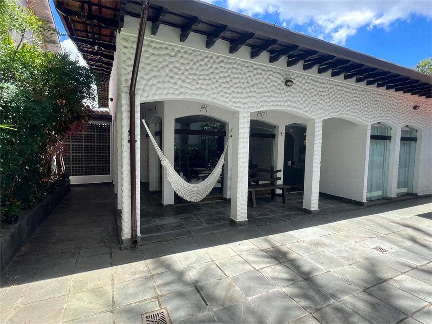 Casa à venda com 5 quartos, sendo 4 suítes, em Parque Maria Helena, São Paulo, SP