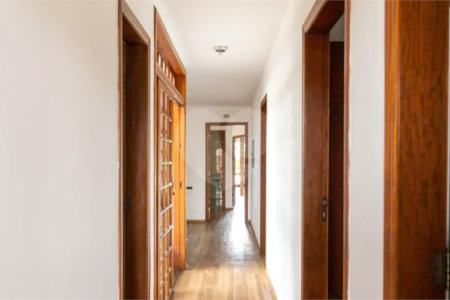 Casa à venda com 4 quartos, sendo 1 suíte, em Vila Tiradentes, São Paulo, SP
