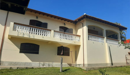 Casa à venda com 3 quartos, sendo 1 suíte,  no Centro, Vinhedo, SP