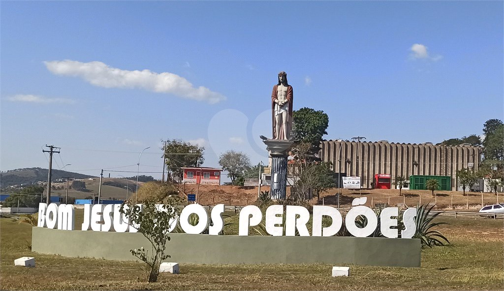 Casa à venda com 6 quartos, sendo 4 suítes, no condomínio Alpes D Ouro, Bom Jesus dos Perdões - SP