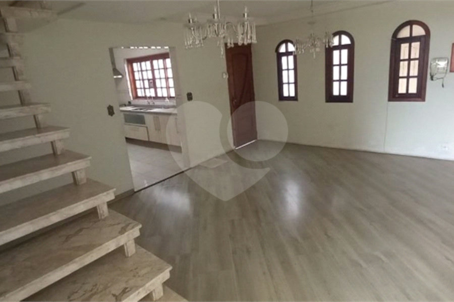 Sobrado para alugar com 3 quartos, sendo 1 suíte, em Parque Maria Domitila, São Paulo, SP