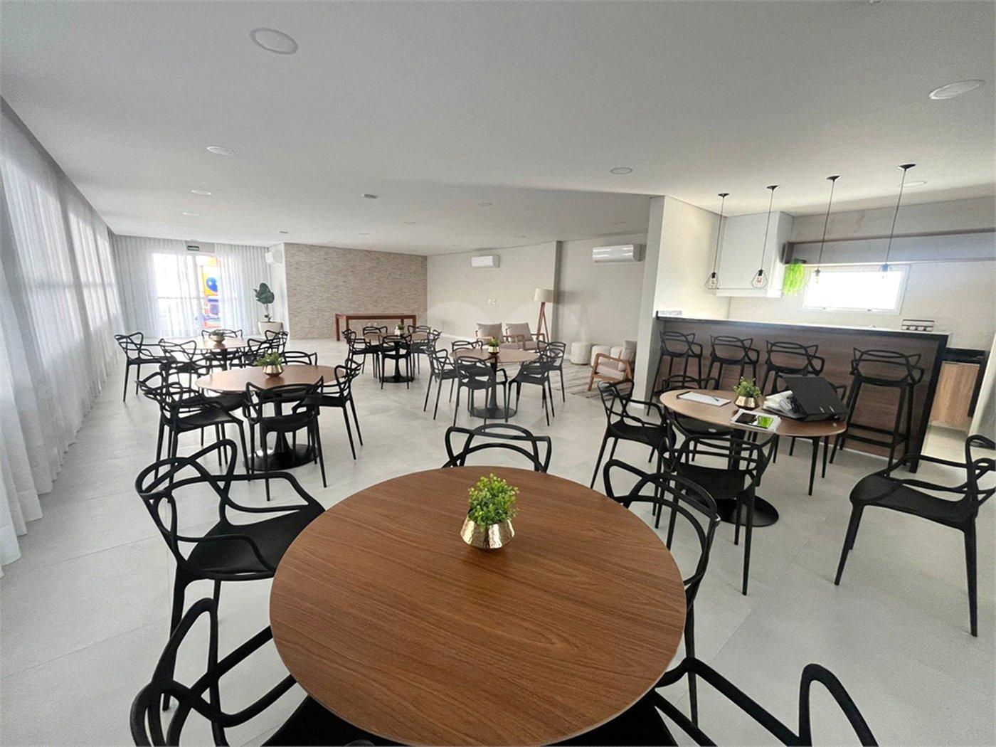 Apartamento para alugar com 2 quartos, sendo 1 suíte,  em Vila Oliveira, Mogi das Cruzes, SP