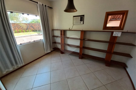 Casa Térrea no Condomínio Damha I,