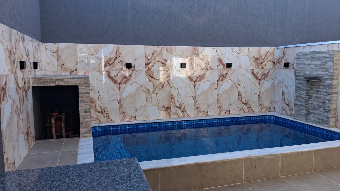 Casa à venda com piscina em Itanhaém
