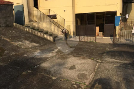 Casa à venda com 4 quartos, sendo 2 suítes,  em Vila Oliveira, Mogi das Cruzes, SP