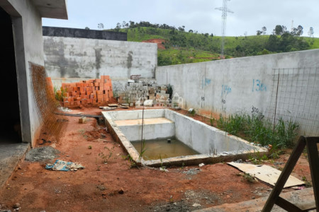 Casa à venda com 3 quartos, sendo 1 suíte,  em Loteamento Parque Residencial Serras de Atibaia II, Atibaia, SP