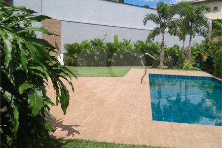 Casa à venda com 3 suítes em Moinho Velho, Cotia, SP