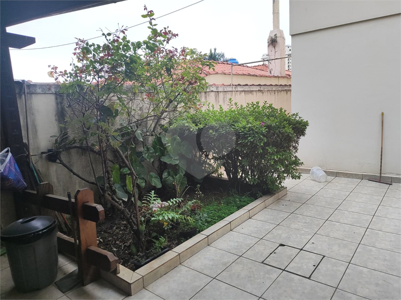 Casa à venda com 4 quartos, sendo 2 suítes, no condomínio Chácara das Rosas, São Paulo - SP