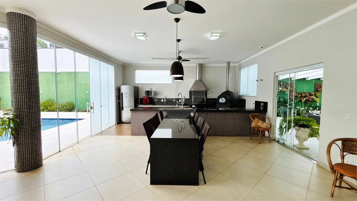 Casa à venda com 4 suítes no condomínio Dos Lagos, Itupeva - SP