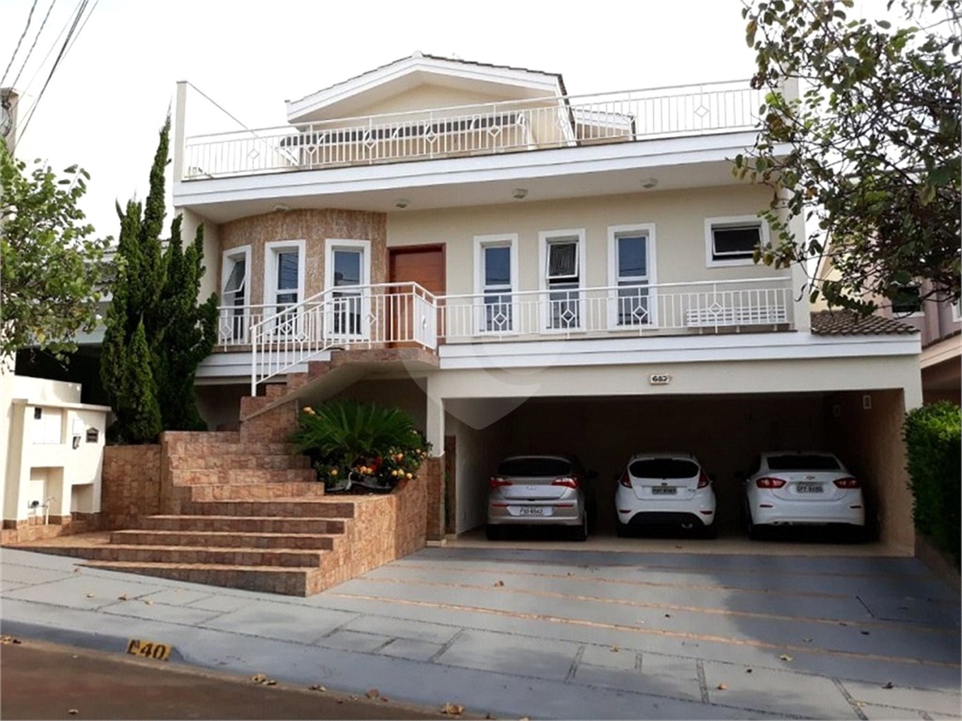 Casa à venda com 4 quartos, sendo 2 suítes, no condomínio Residencial Villa dos Inglezes, Sorocaba - SP