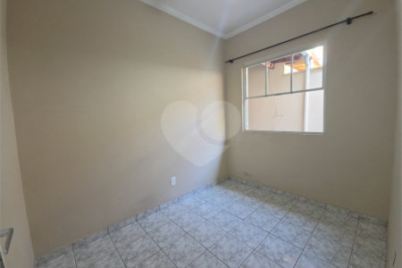 Casa à venda com 3 quartos, sendo 1 suíte, no condomínio Parque das Árvores, Sorocaba - SP