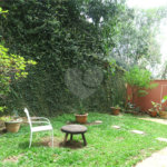 Casa à venda com 4 quartos, sendo 2 suítes, no condomínio Vila das Flores, São Paulo - SP
