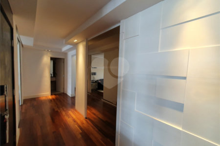 Apartamento à venda com 3 quartos, sendo 2 suítes, em Alto da Boa Vista, São Paulo, SP