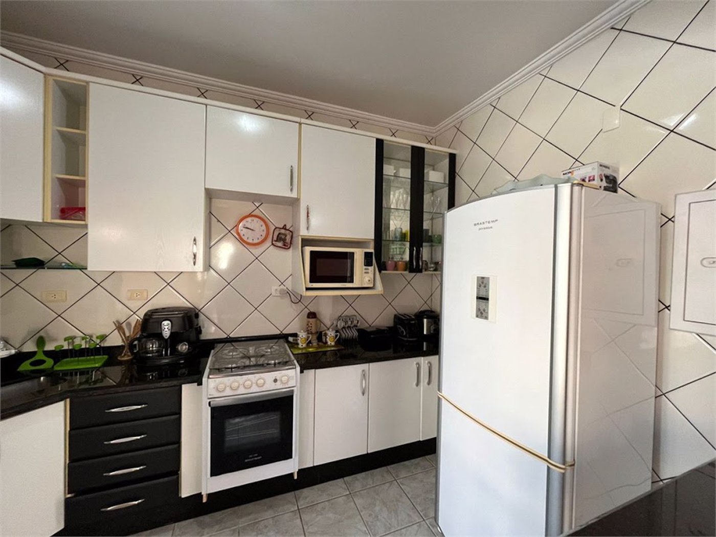 Apartamento Residencial à venda, Jardim Virginia, Guarujá - AP0424.