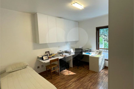 Casa à venda com 4 quartos, sendo 1 suíte, em Vila Morumbi, São Paulo, SP